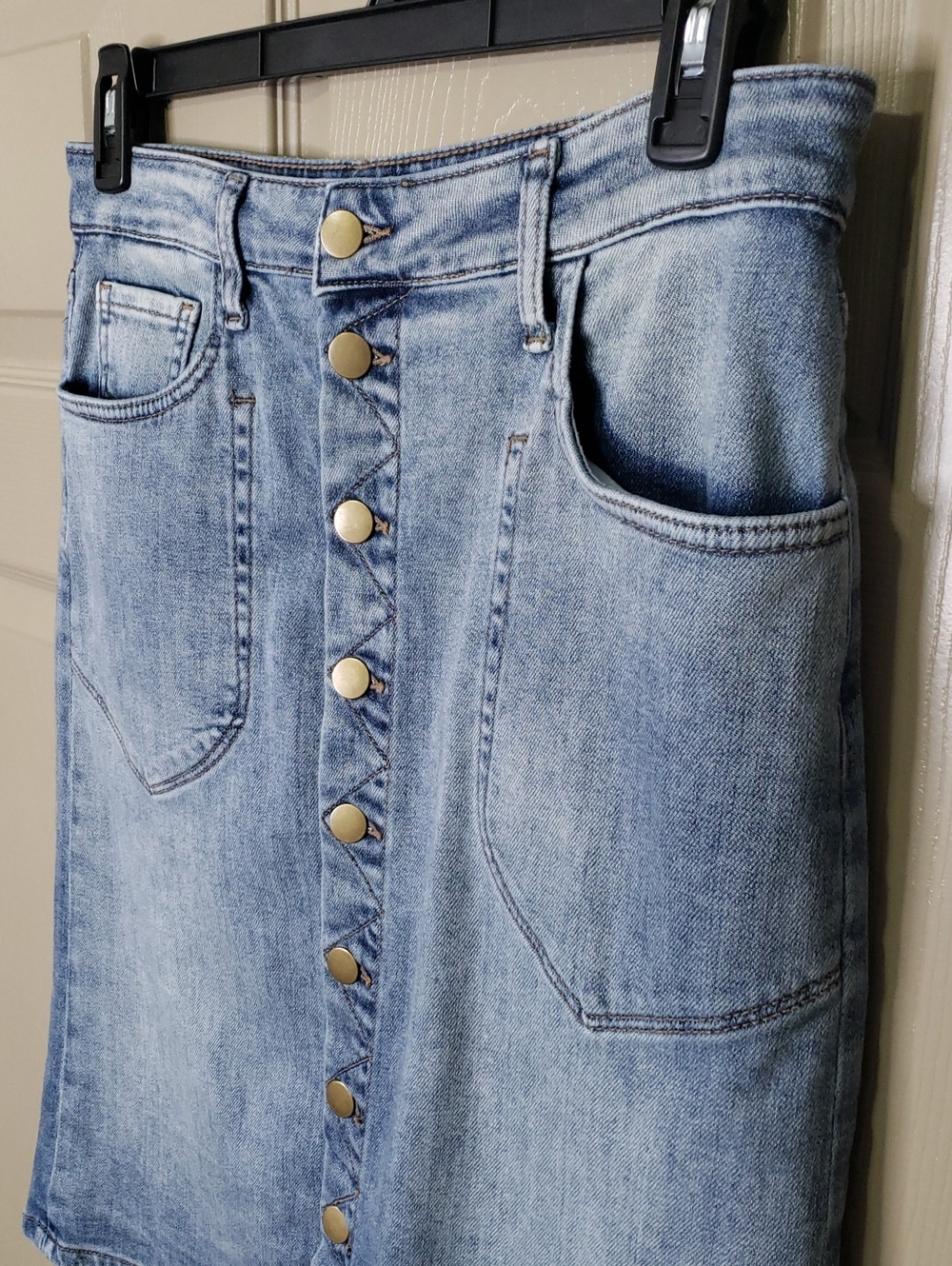 Kut from the Kloth Rose Light Blue Button-Front Denim Skirt Size 8 - Picture 2 of 5